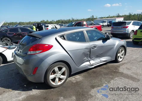 2014 Hyundai Veloster Base W/Black z USA, uszkodzony, nr VIN KMHTC6AD4EU214798